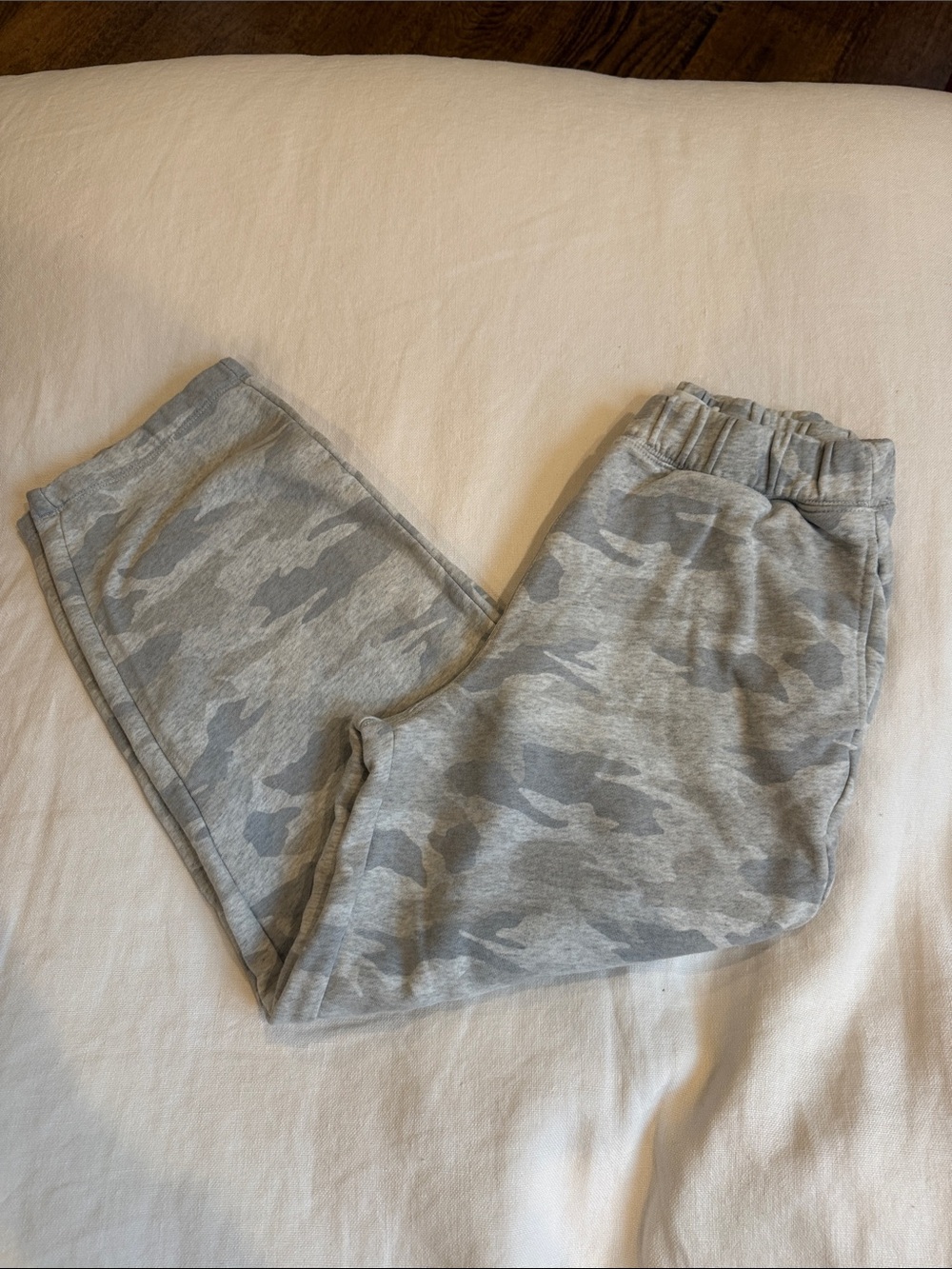 American Eagle Outfitters Light Grey Camo Jogger Pants